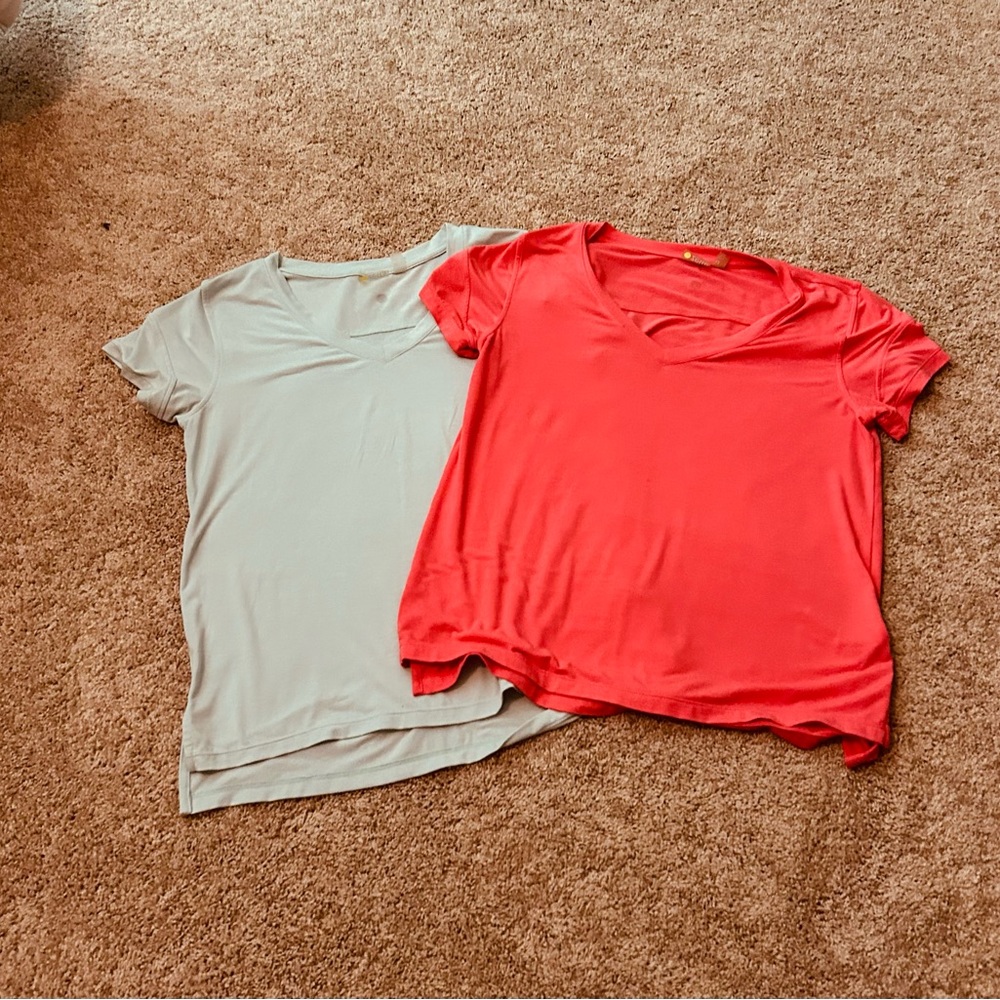 ❤️$15 for both tees❤️ 
Zella Breathe Active Short Sleeve Tees in Teal and Orange